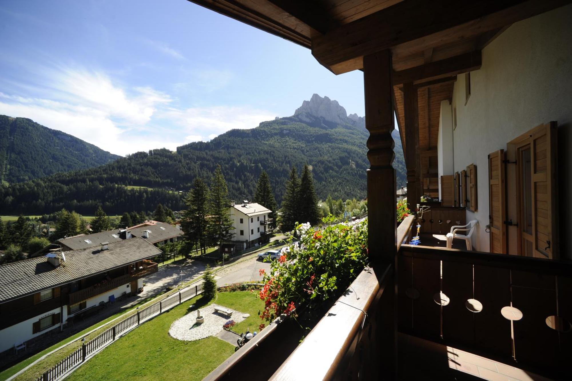 Alpine Touring Hotel-Petfriendly Pozza di Fassa Exterior foto